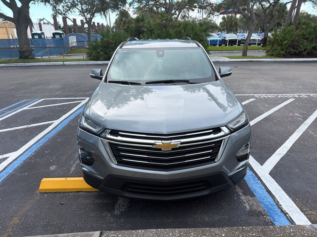 Used 2023 Chevrolet Traverse LT FWD image 4