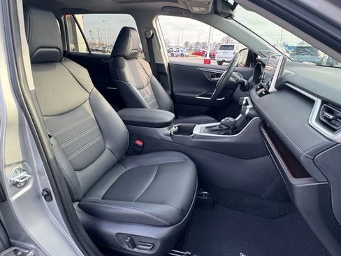 Used 2022 Toyota RAV4 Limited image 14