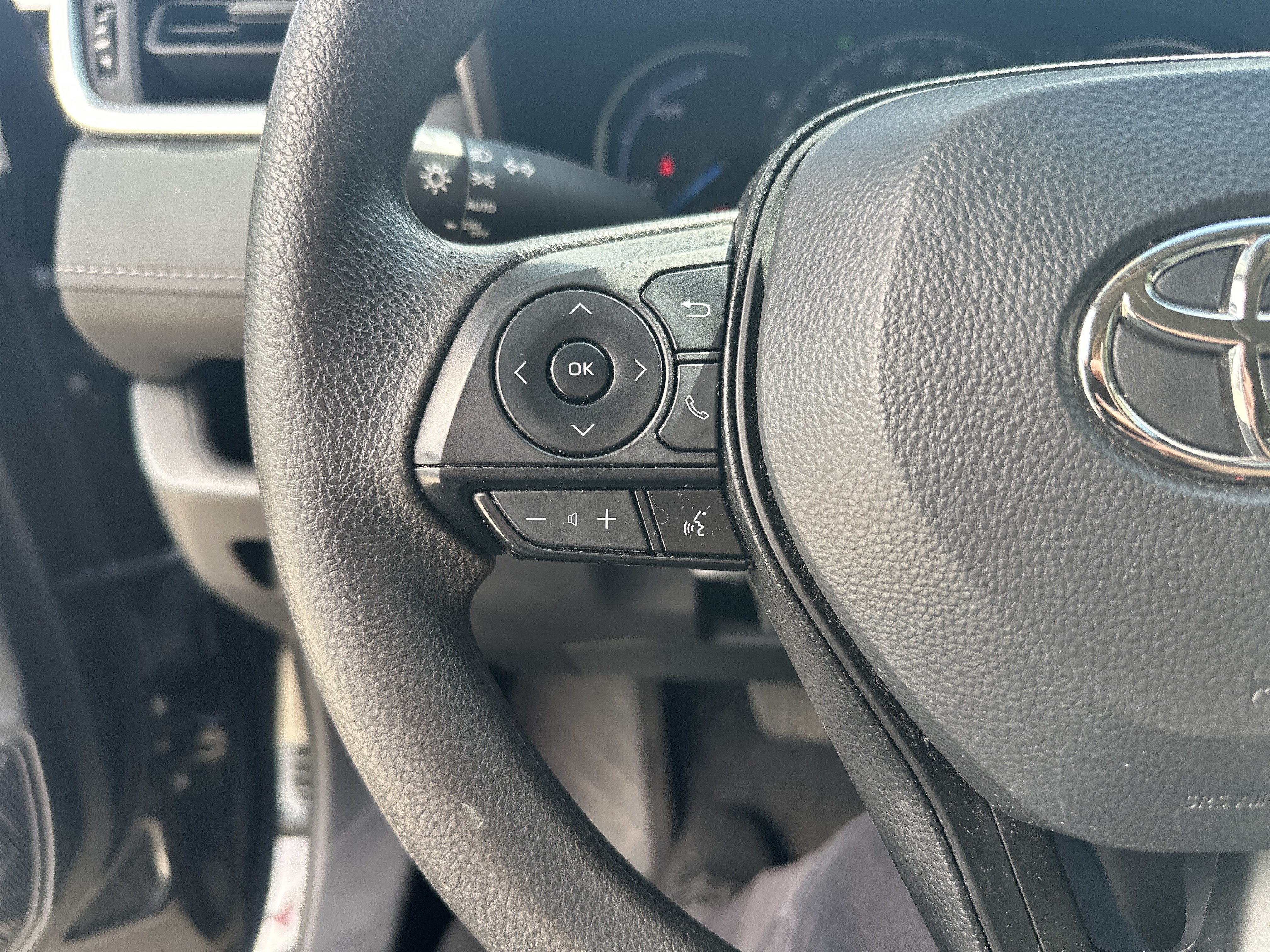 Used 2025 Toyota RAV4 XLE AWD/4WD image 18
