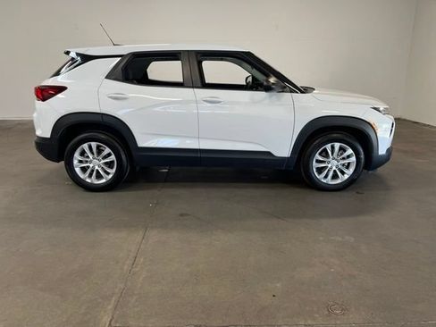 Used 2022 Chevrolet TrailBlazer LS FWD image 2