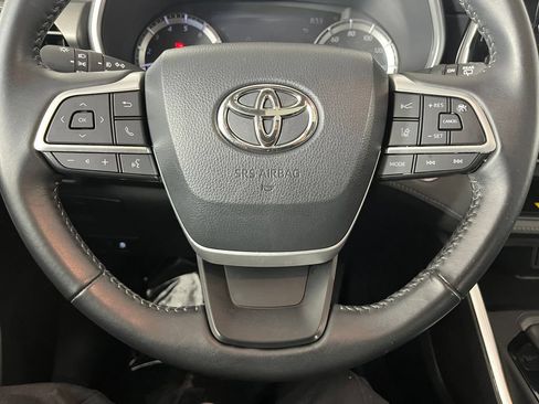 Used 2023 Toyota Highlander XLE FWD image 21