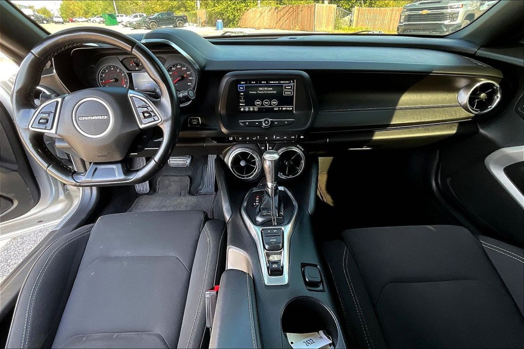 Used 2019 Chevrolet Camaro LT RWD image 5