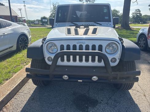 Used 2018 Jeep Wrangler Sport AWD/4WD image 8