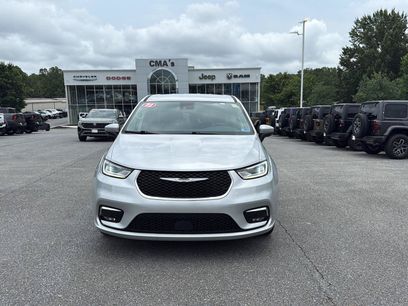 Used 2023 Chrysler Pacifica Touring-L