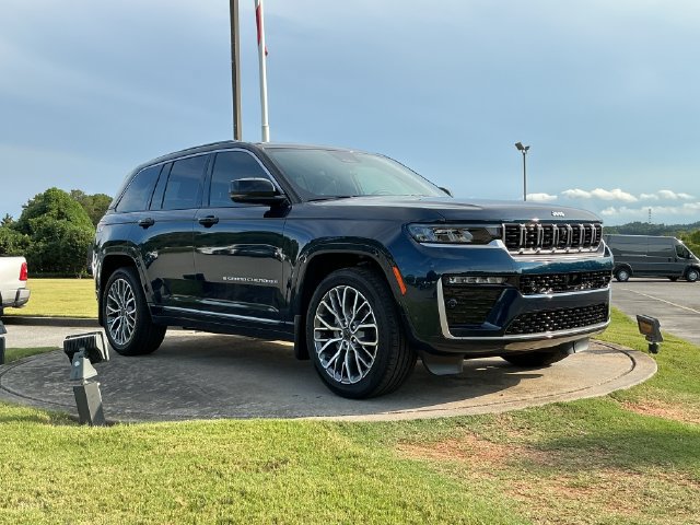 New 2027 Jeep Grand Cherokee Summit w/ MOPAR Finishing Package AWD/4WD image 1