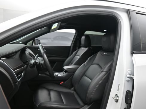 Used 2023 Cadillac XT4 Sport w/ Cold Weather Package image 18