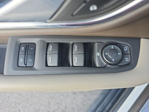 Used 2023 GMC Yukon SLT image 25