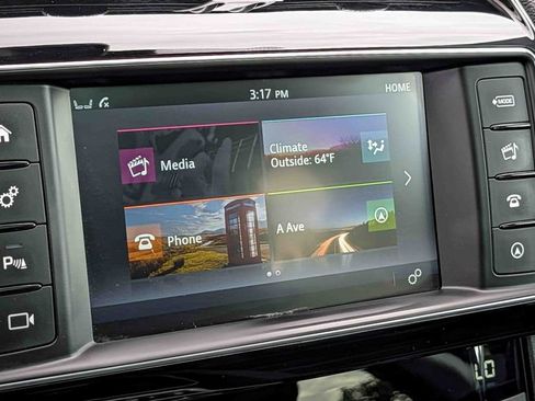 Used 2018 Jaguar F-PACE Prestige image 29