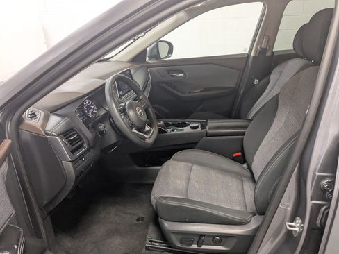 Used 2023 Nissan Rogue SV AWD/4WD image 19