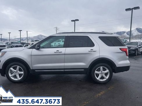 Used 2016 Ford Explorer XLT w/ Equipment Group 202A image 5