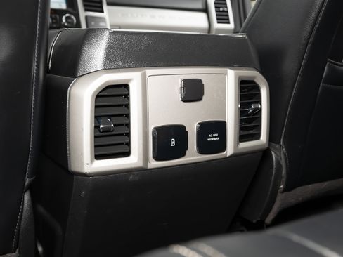 Used 2019 Ford F350 Lariat image 46