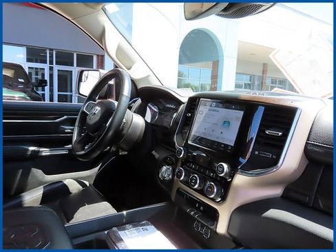 Used 2022 RAM 1500 Laramie AWD/4WD image 9