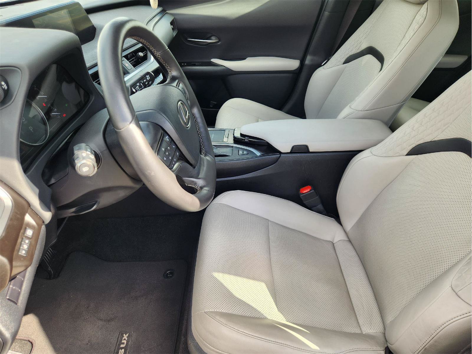 Used 2020 Lexus UX 250h w/ Premium Package AWD/4WD image 13