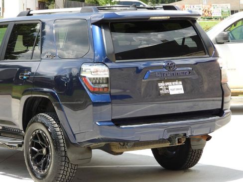 Used 2020 Toyota 4Runner SR5 AWD/4WD image 25
