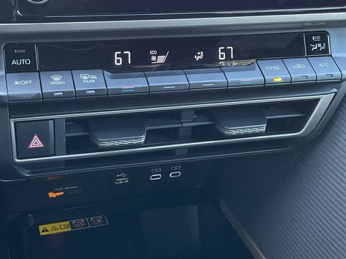 Used 2025 Toyota Camry SE image 32