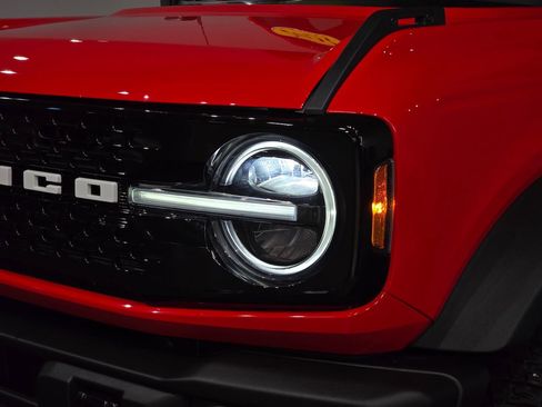 Used 2023 Ford Bronco Wildtrak image 14