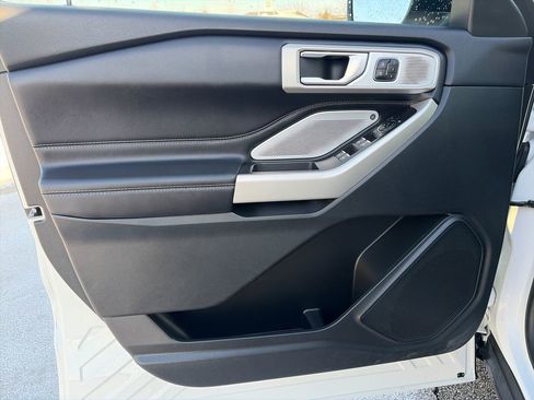 Used 2023 Ford Explorer Limited w/ Limited Technology Package image 13