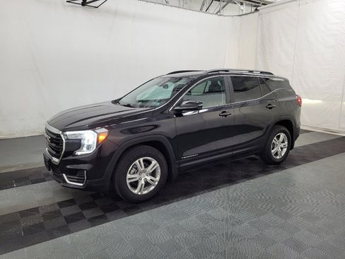 Used 2022 GMC Terrain SLE w/ Driver Convenience Package AWD/4WD image 2