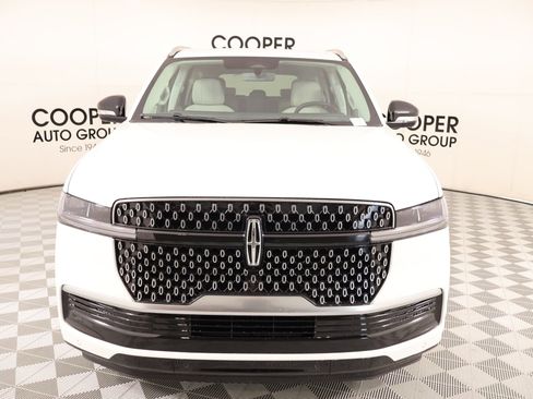 New 2026 Lincoln Navigator Reserve AWD/4WD image 9