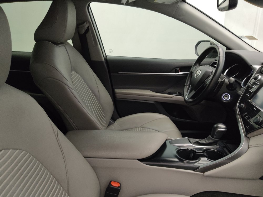Used 2020 Toyota Camry SE w/ Carpet Mat Package FWD image 21