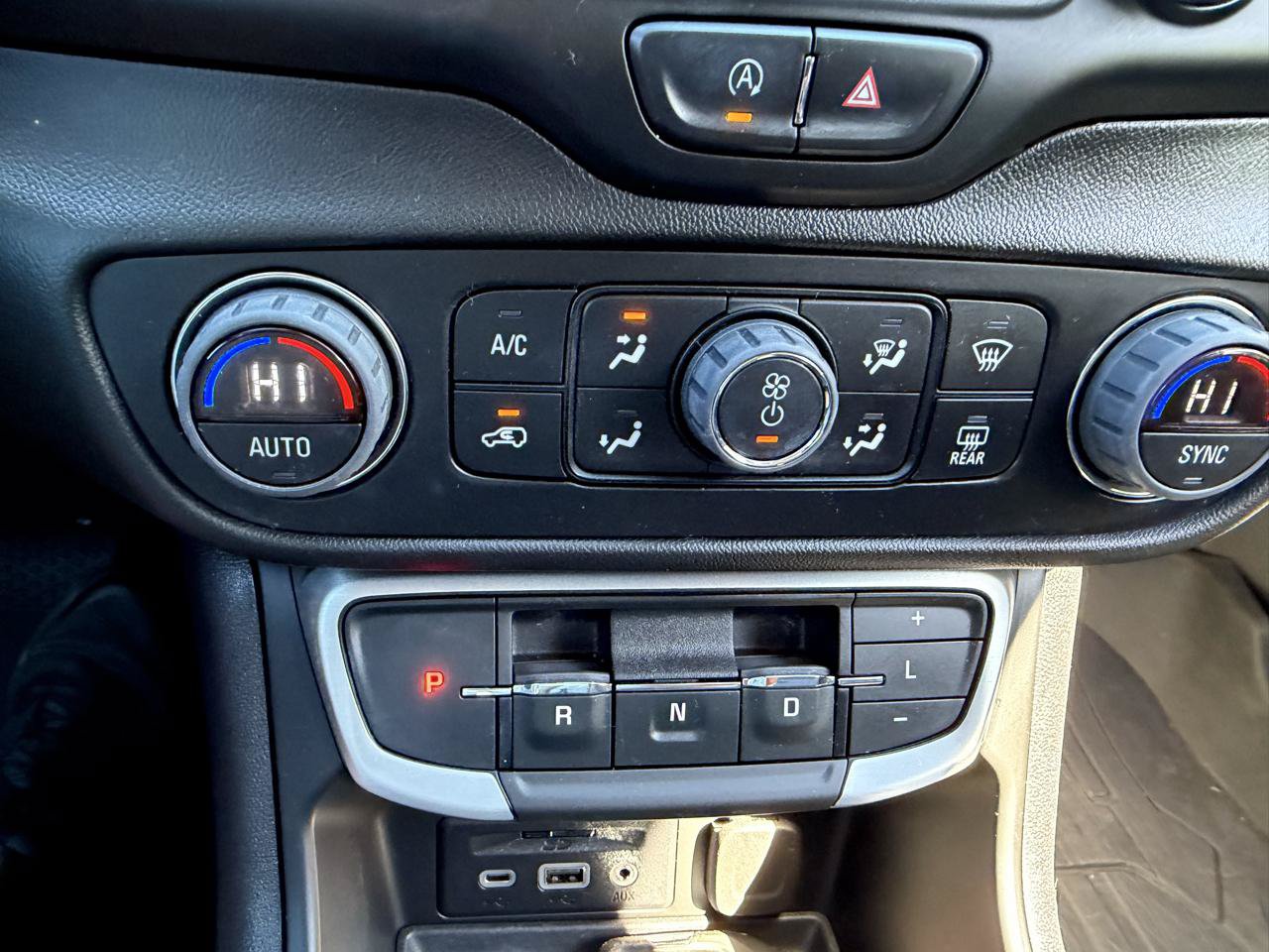 Used 2023 GMC Terrain SLE w/ Driver Convenience Package AWD/4WD image 14