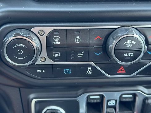 Used 2023 Jeep Wrangler Unlimited w/ Cold Weather Group AWD/4WD image 35