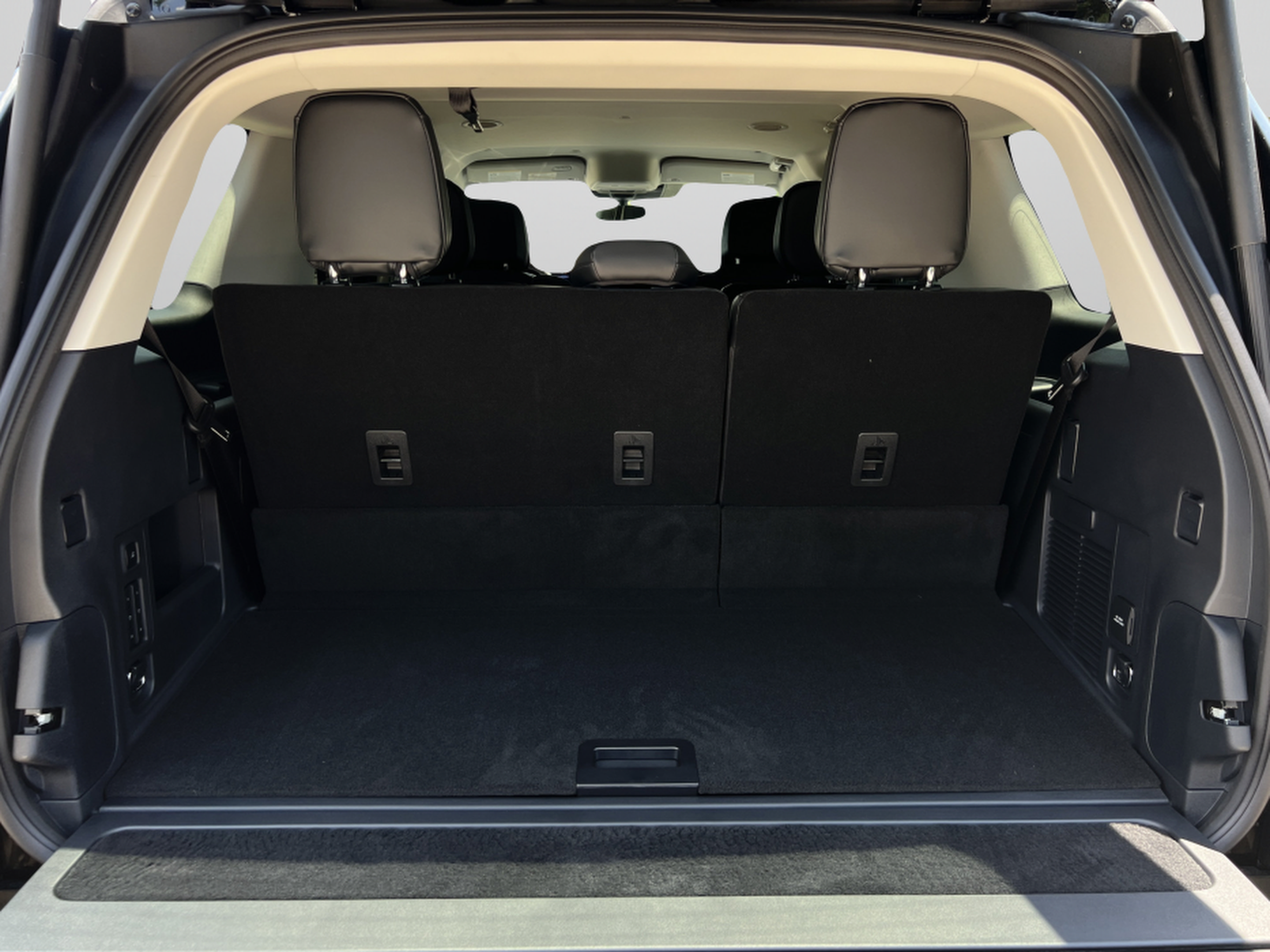 New 2027 Lincoln Navigator Premiere RWD image 23