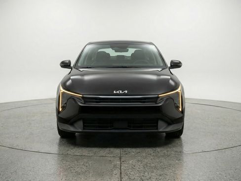Used 2025 Kia K4 FWD image 2
