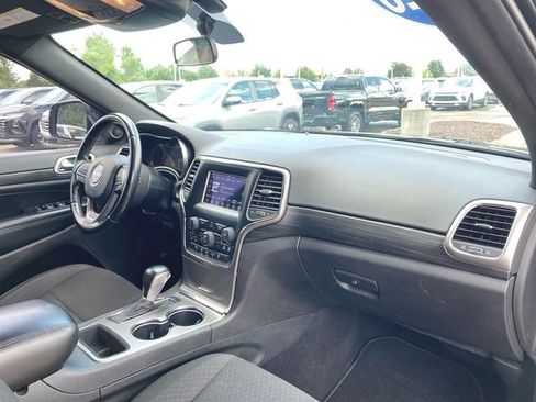 Used 2020 Jeep Grand Cherokee Laredo RWD image 27