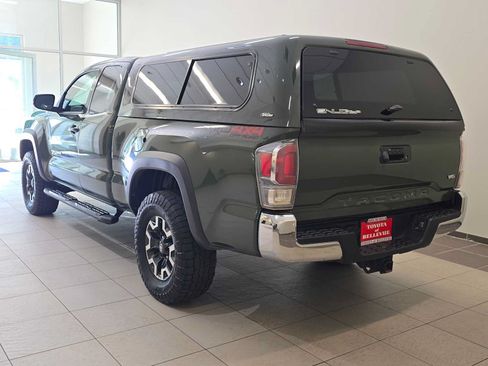 Certified 2022 Toyota Tacoma TRD Off-Road w/ TRD Premium Off Road Package AWD/4WD image 4