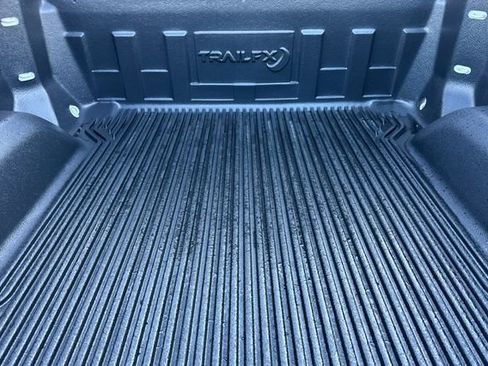 Used 2024 GMC Sierra 1500 SLT image 17