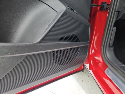 Certified 2024 Volkswagen Taos SE image 30