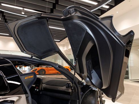 Used 2020 McLaren Senna RWD image 65