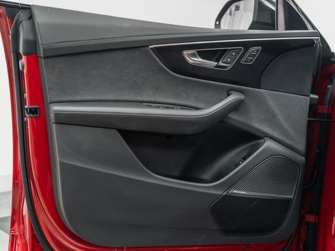 Used 2025 Audi RS Q8 performance image 39