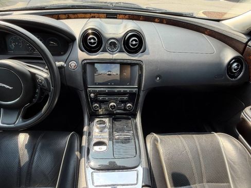 Used 2016 Jaguar XJ R-Sport image 31