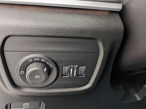 Used 2025 Jeep Grand Cherokee L Limited image 22