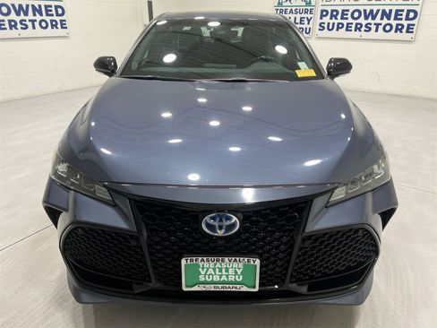 Used 2020 Toyota Avalon XSE image 3