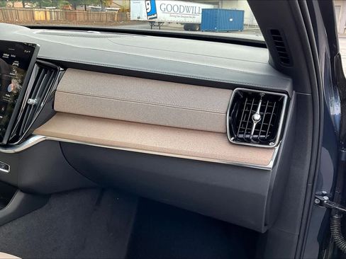 New 2026 Volvo XC90 B6 Plus w/ Protection Package Premier image 29