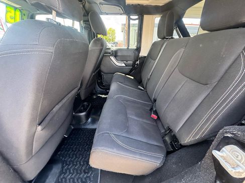 Used 2015 Jeep Wrangler Unlimited Sahara AWD/4WD image 16