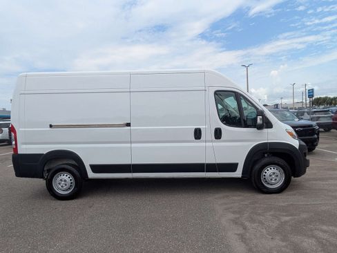 Used 2025 RAM ProMaster 2500 w/ Convenience Group FWD image 2