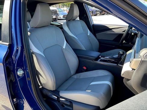 Used 2025 Toyota Camry SE w/ Convenience Package FWD image 8