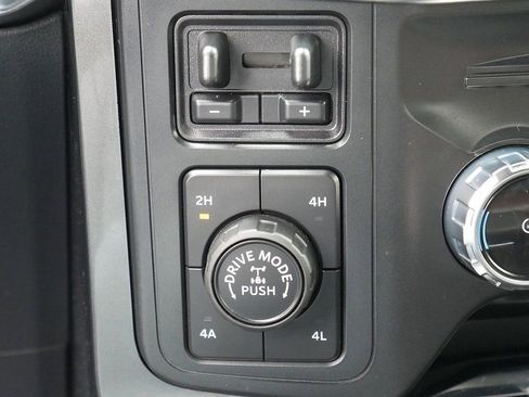 Used 2022 Ford F150 Lariat w/ Equipment Group 502A High AWD/4WD image 39