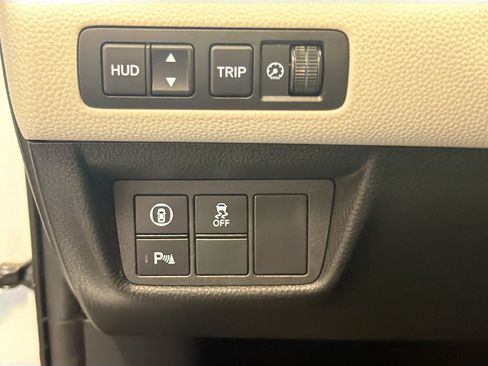 Used 2018 Honda Accord Touring image 16