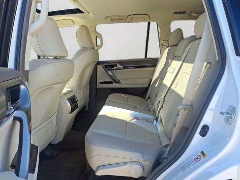 Used 2019 Lexus GX 460 Premium w/ Premium Package image 8