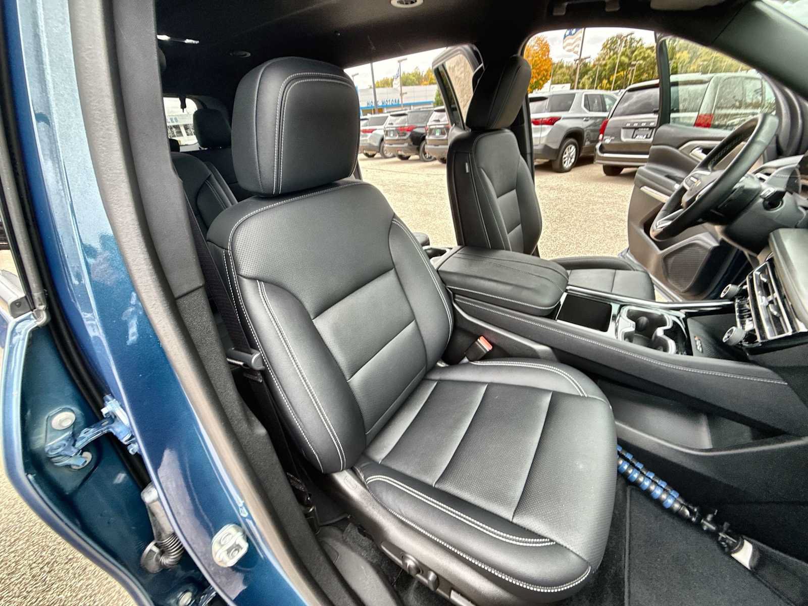 Certified 2025 Chevrolet Traverse LT w/ Driver Confidence Package AWD/4WD image 26