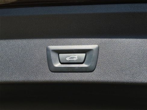 Used 2019 BMW X3 xDrive30i w/ Driving Assistance Package image 9