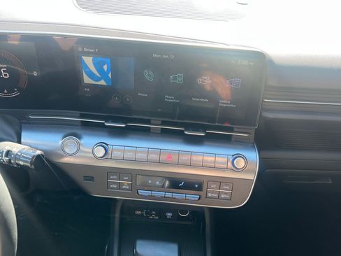 Used 2025 Hyundai Kona SEL image 18