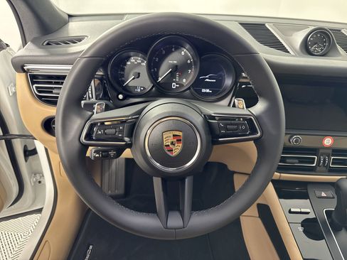Certified 2025 Porsche Macan image 17
