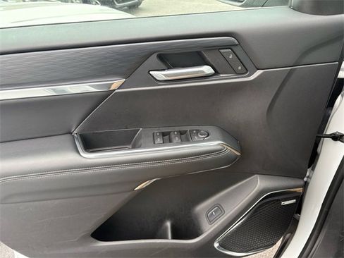 Used 2025 GMC Acadia Elevation image 15