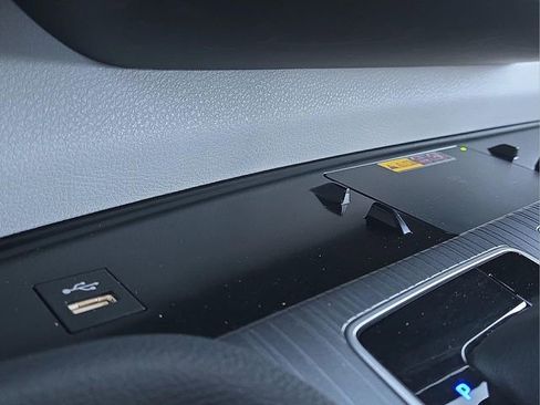 Used 2025 Toyota Sienna XLE image 25